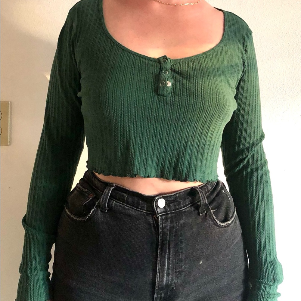 Green cropped long sleeve